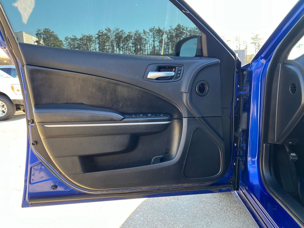 Used 2020 Dodge Charger SXT w/ Leather Interior Group image 11