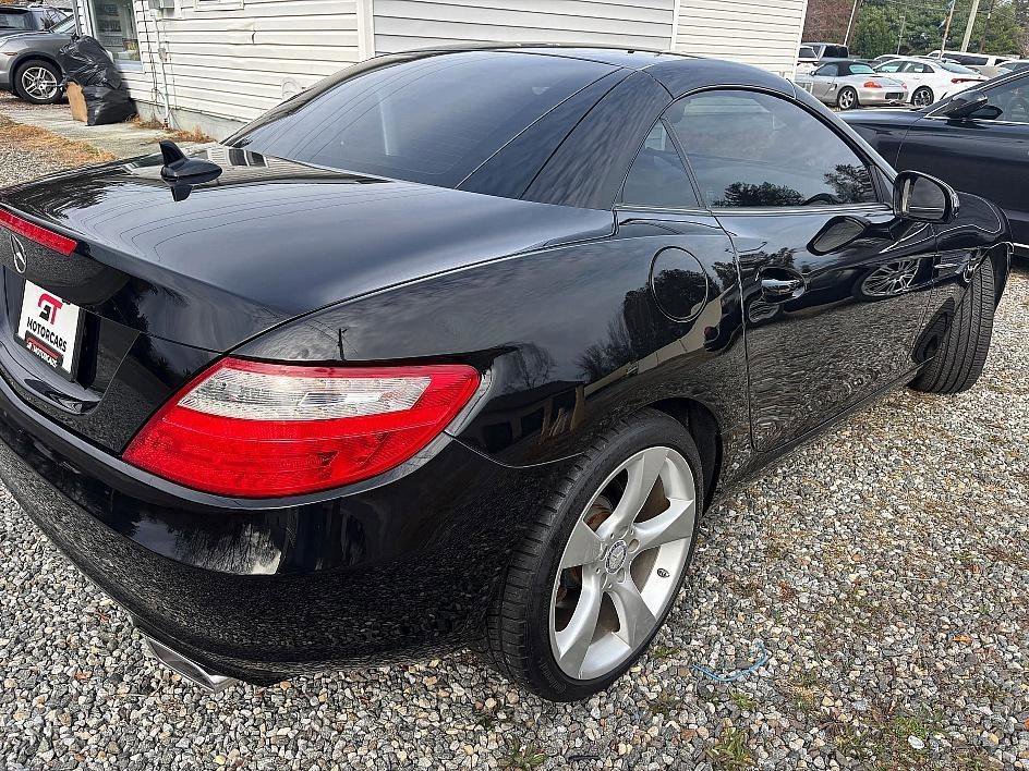 Used 2012 Mercedes-Benz SLK 350 2dr Roadster SLK 350 w/ Premium I Pkg image 9