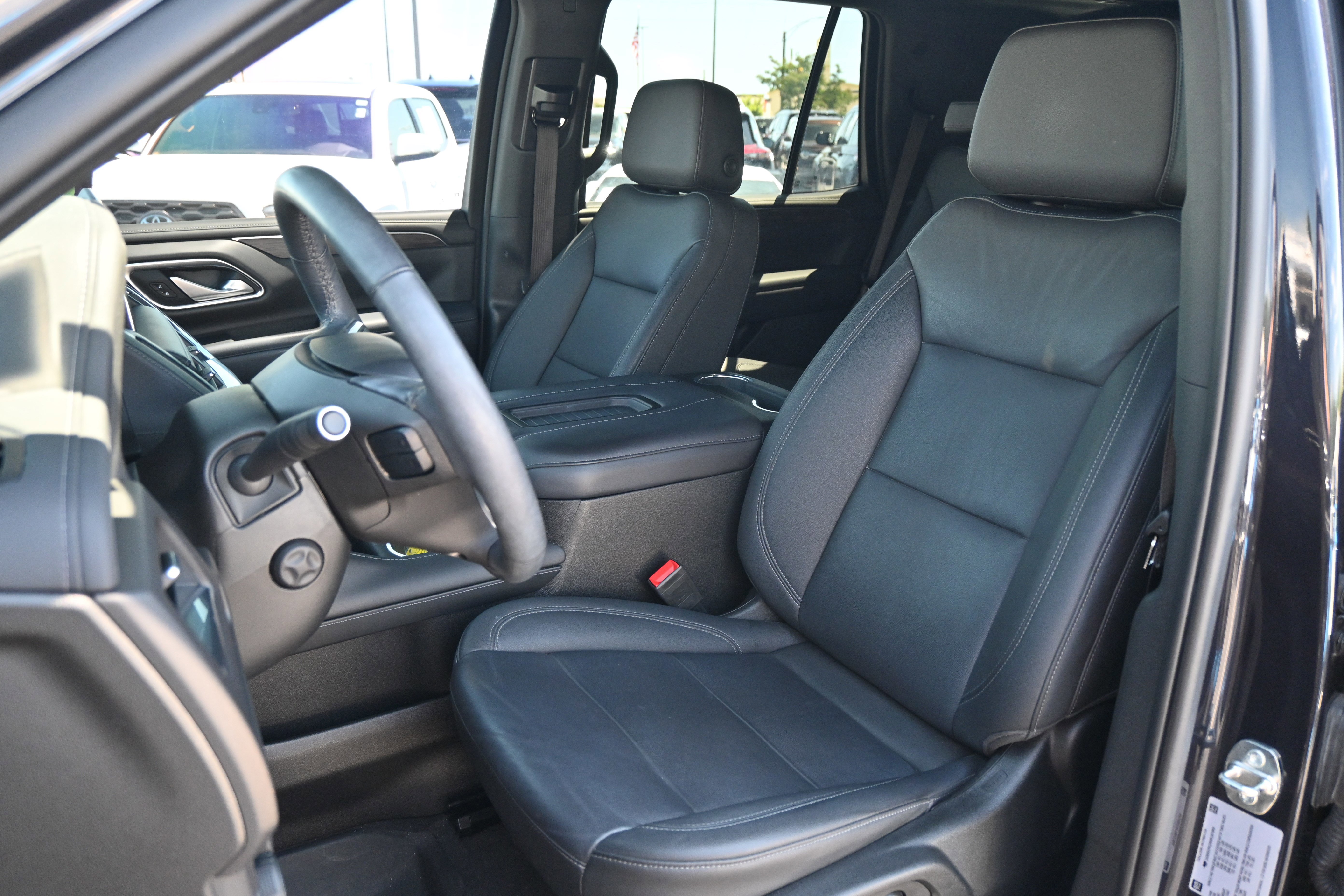 Used 2022 Chevrolet Tahoe Z71 w/ Luxury Package AWD/4WD image 15