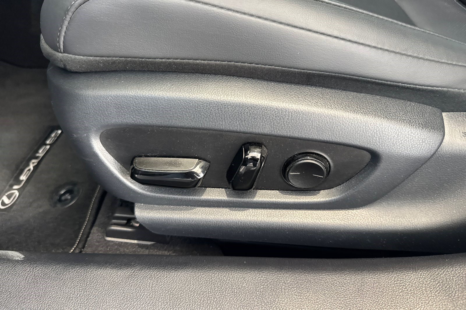 Certified 2023 Lexus ES 350 w/ Accessory Package (Z2) FWD image 14
