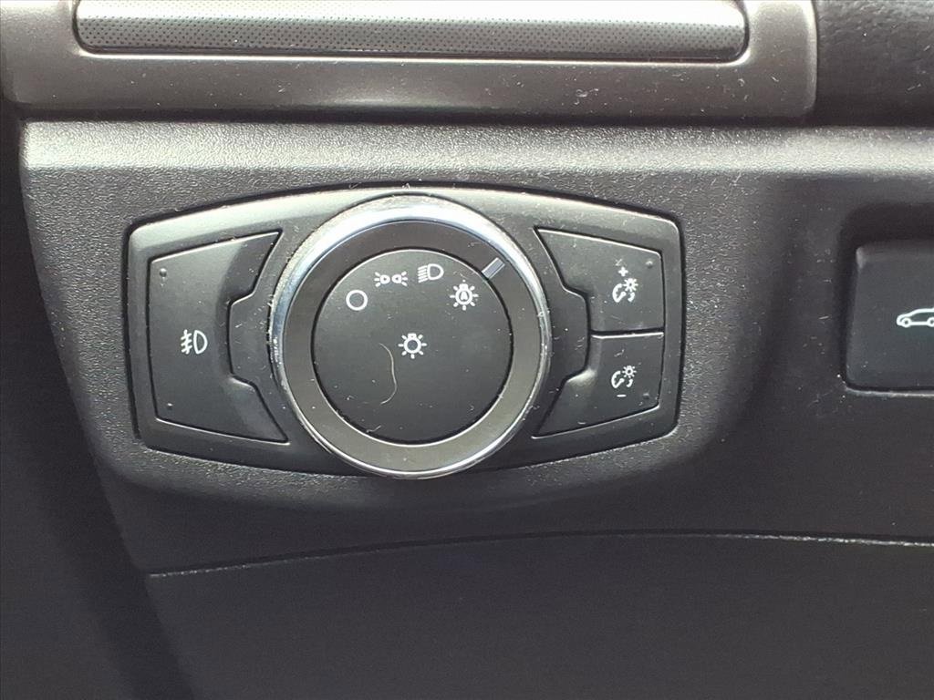 Used 2017 Ford Fusion SE w/ Equipment Group 201A image 14