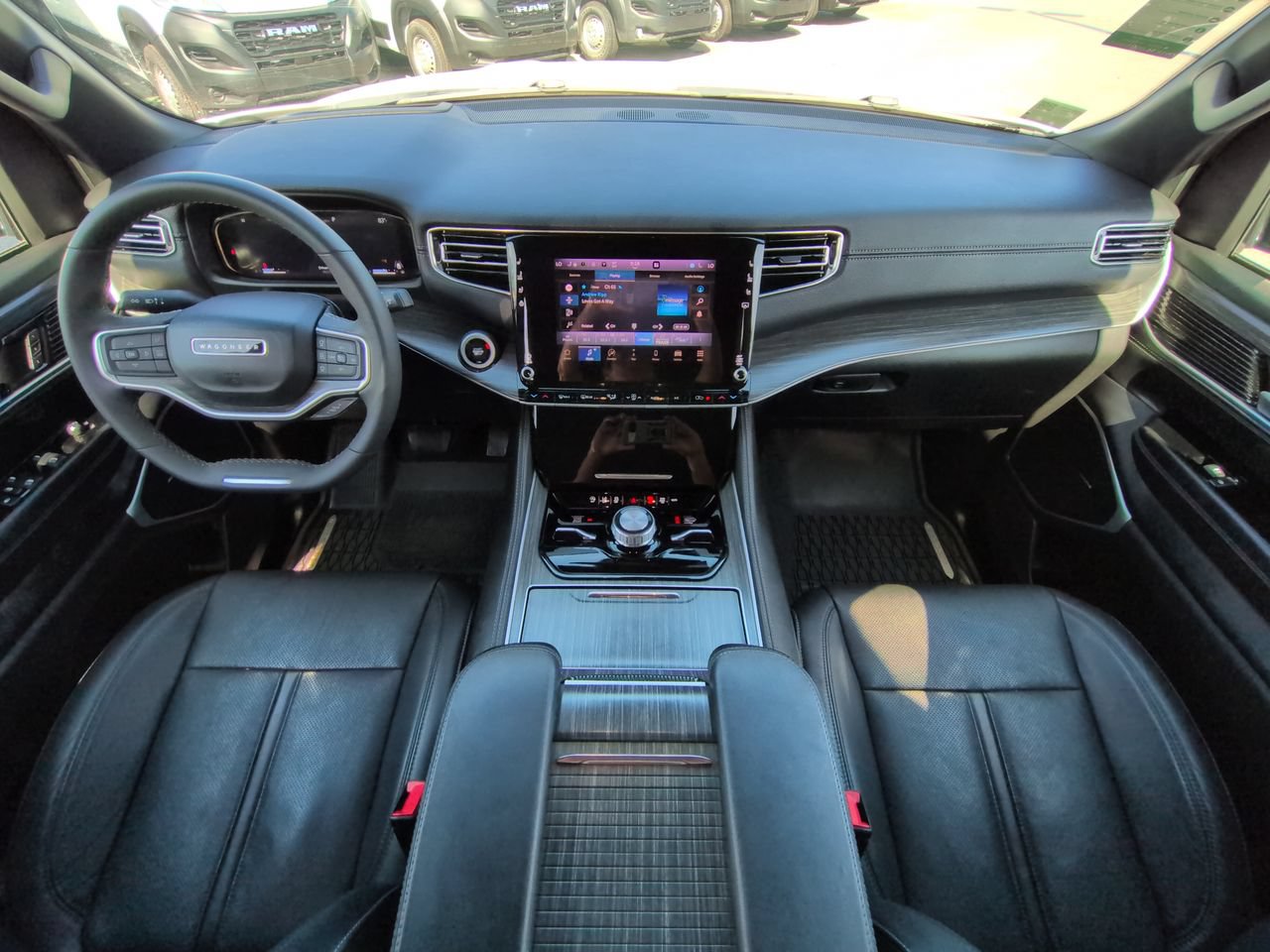 Used 2024 Jeep Wagoneer Series III AWD/4WD image 15