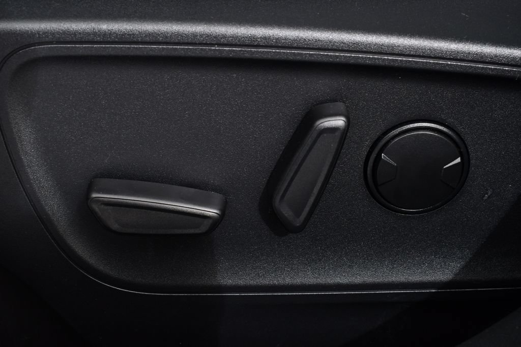 New 2025 Ford Escape SE w/ PHEV Premium Package FWD image 14