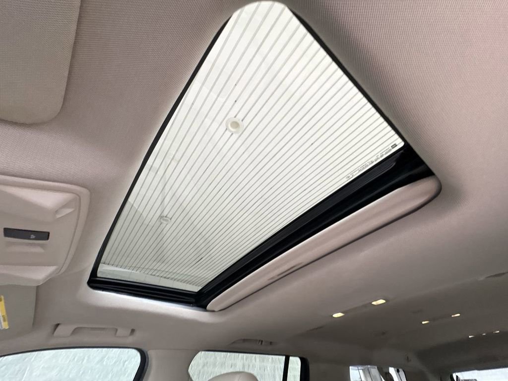 Used 2017 Cadillac Escalade ESV Luxury image 19