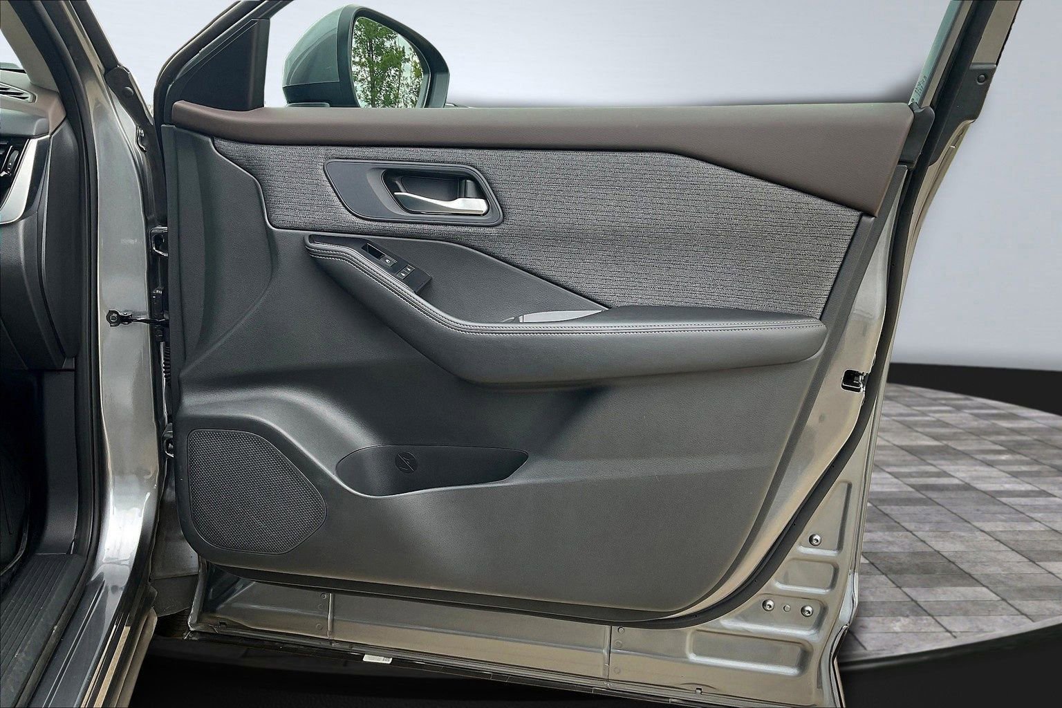 Certified 2023 Nissan Rogue SV image 30