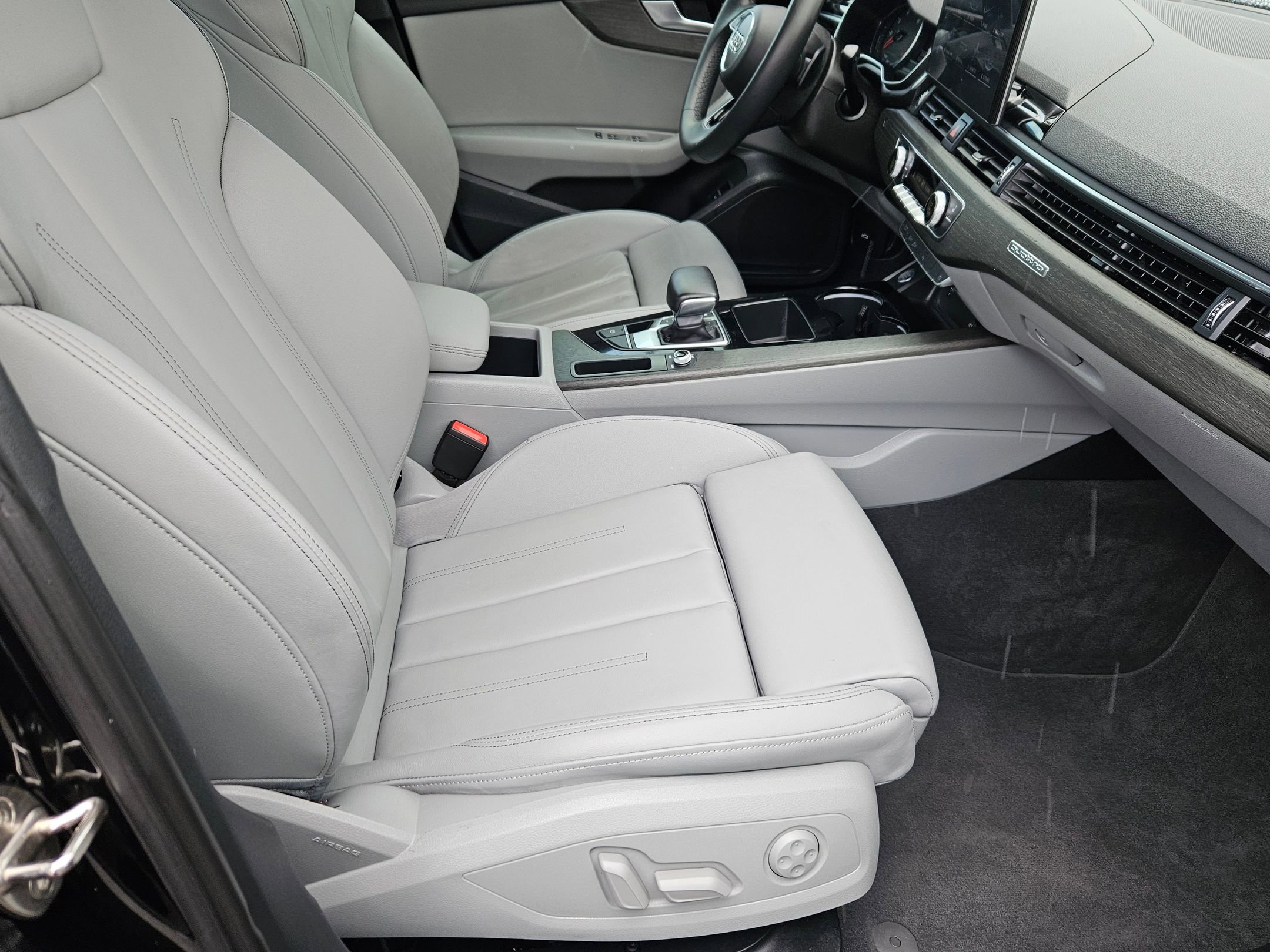 Used 2023 Audi A4 2.0T Premium w/ Convenience Package image 26