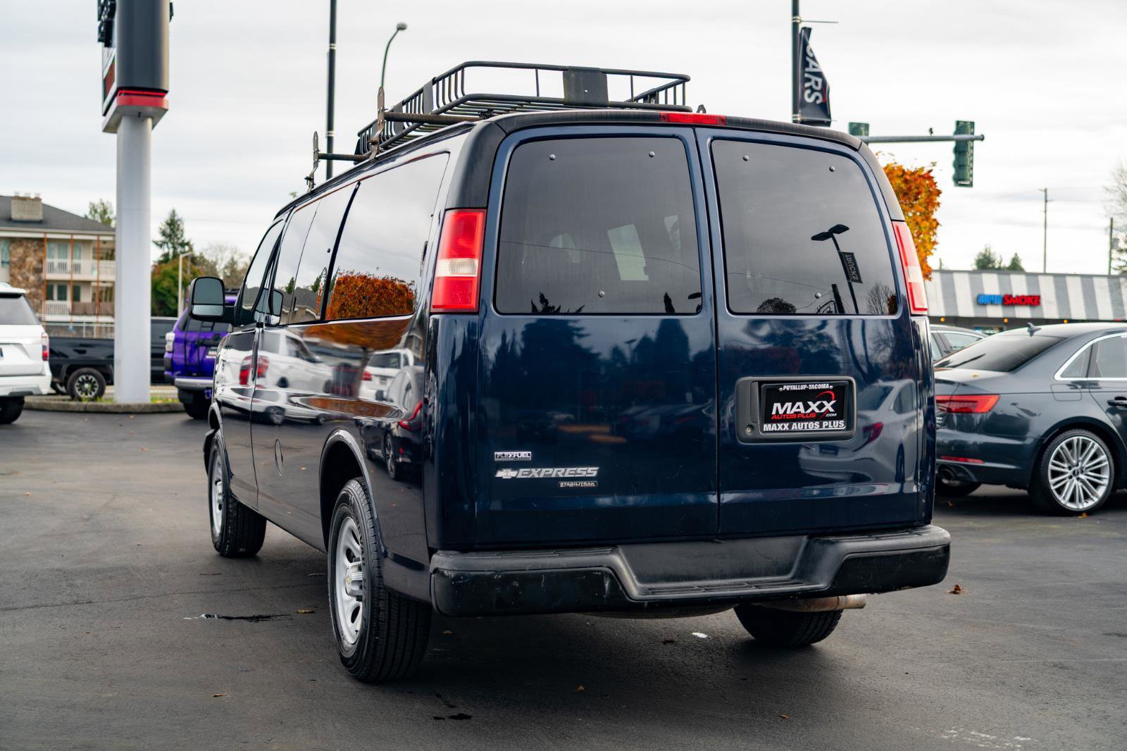 Used 2009 Chevrolet Express 1500 Passenger image 9