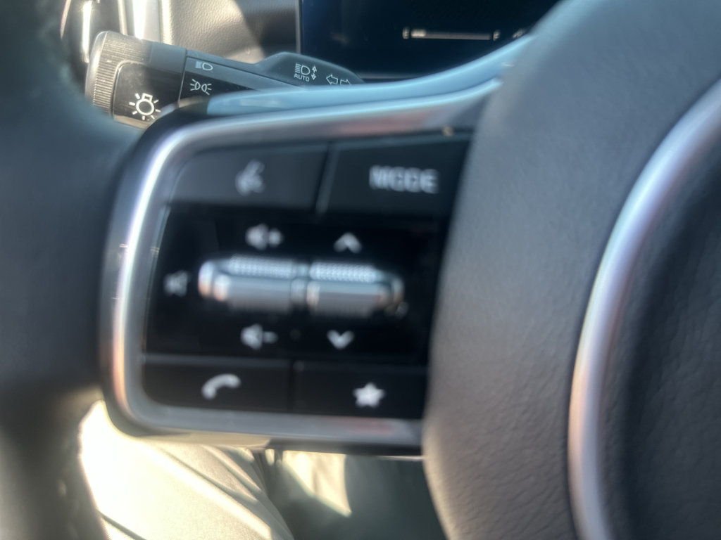 Used 2024 Kia Sorento S w/ Panoramic Sunroof Package FWD image 11