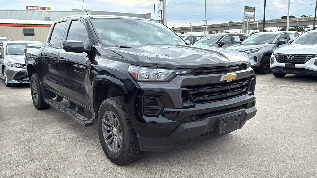Used 2023 Chevrolet Colorado LT RWD image 2