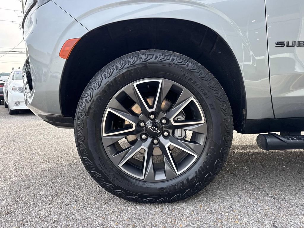 Certified 2024 Chevrolet Suburban Z71 w/ Off-Road Capability Package image 5