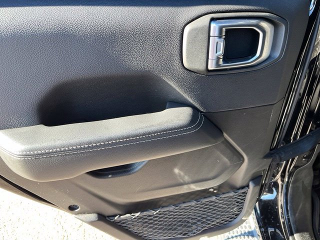 Used 2022 Jeep Wrangler Unlimited Sahara AWD/4WD image 18