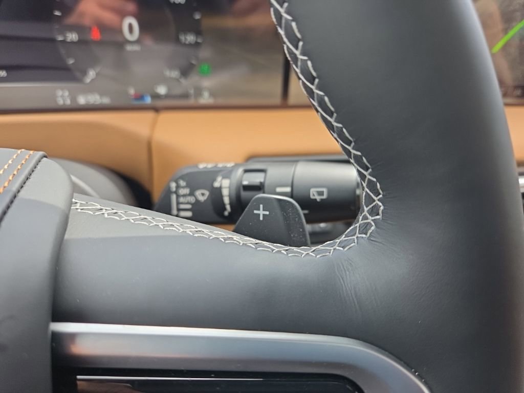 Used 2025 Nissan Armada Platinum Reserve image 40