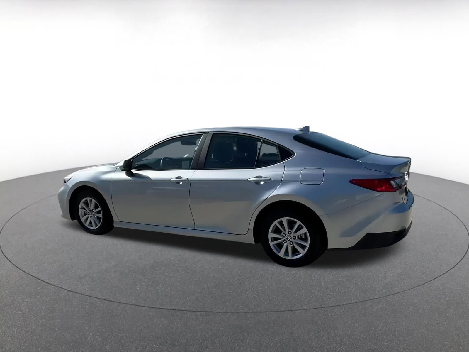 Used 2025 Toyota Camry LE image 10