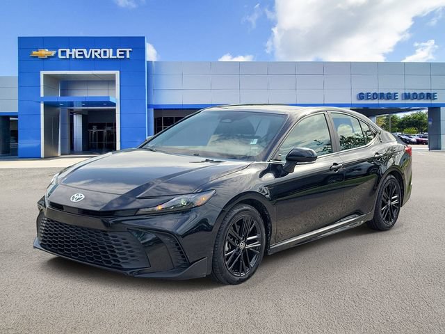 Used 2025 Toyota Camry SE FWD image 2