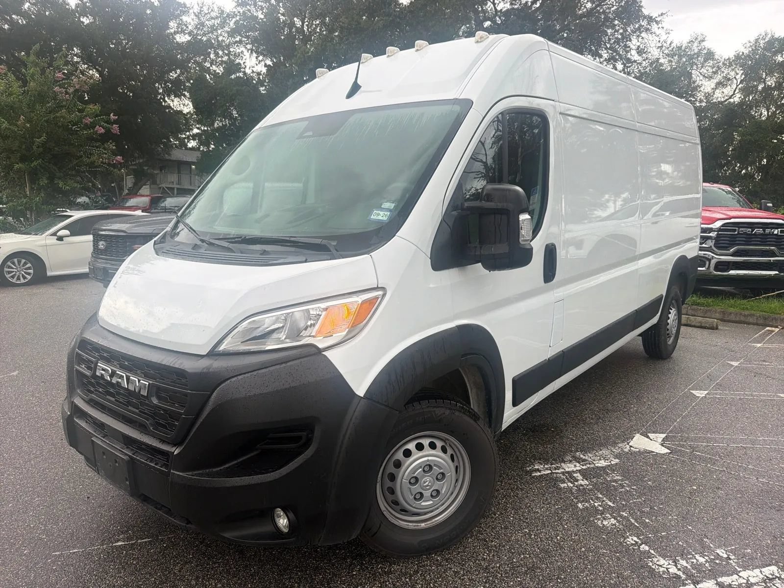 Used 2025 RAM ProMaster 2500 w/ Convenience Group FWD image 2