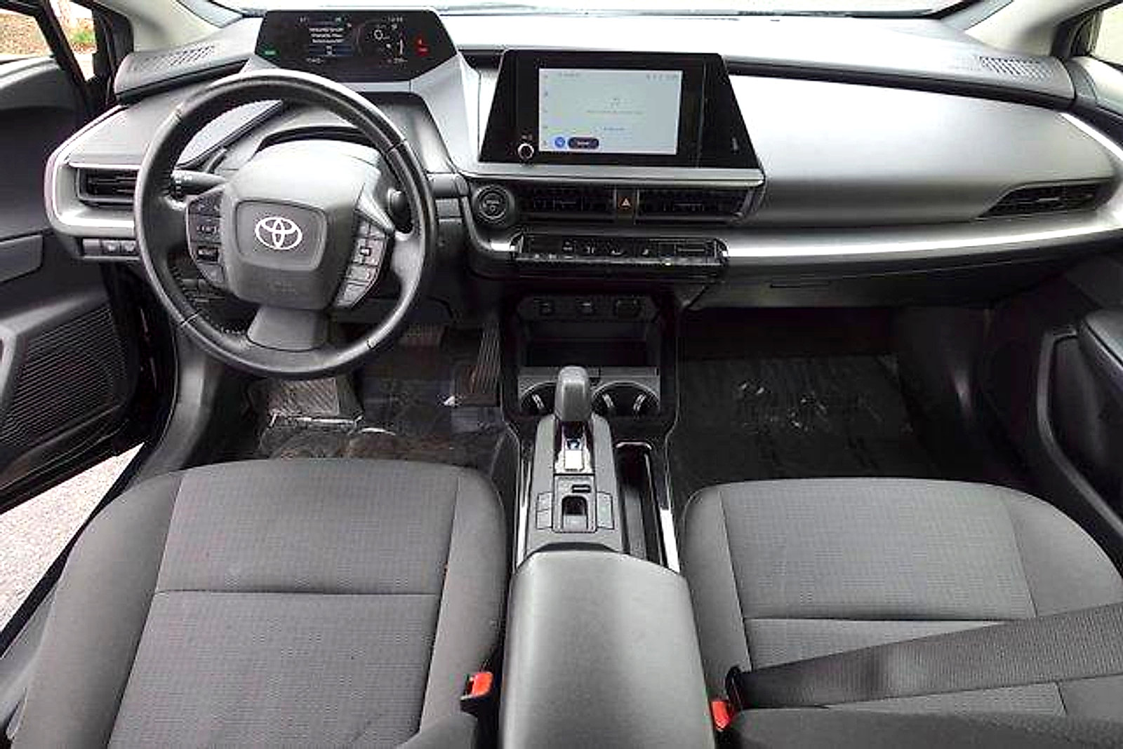 Used 2024 Toyota Prius LE FWD image 24