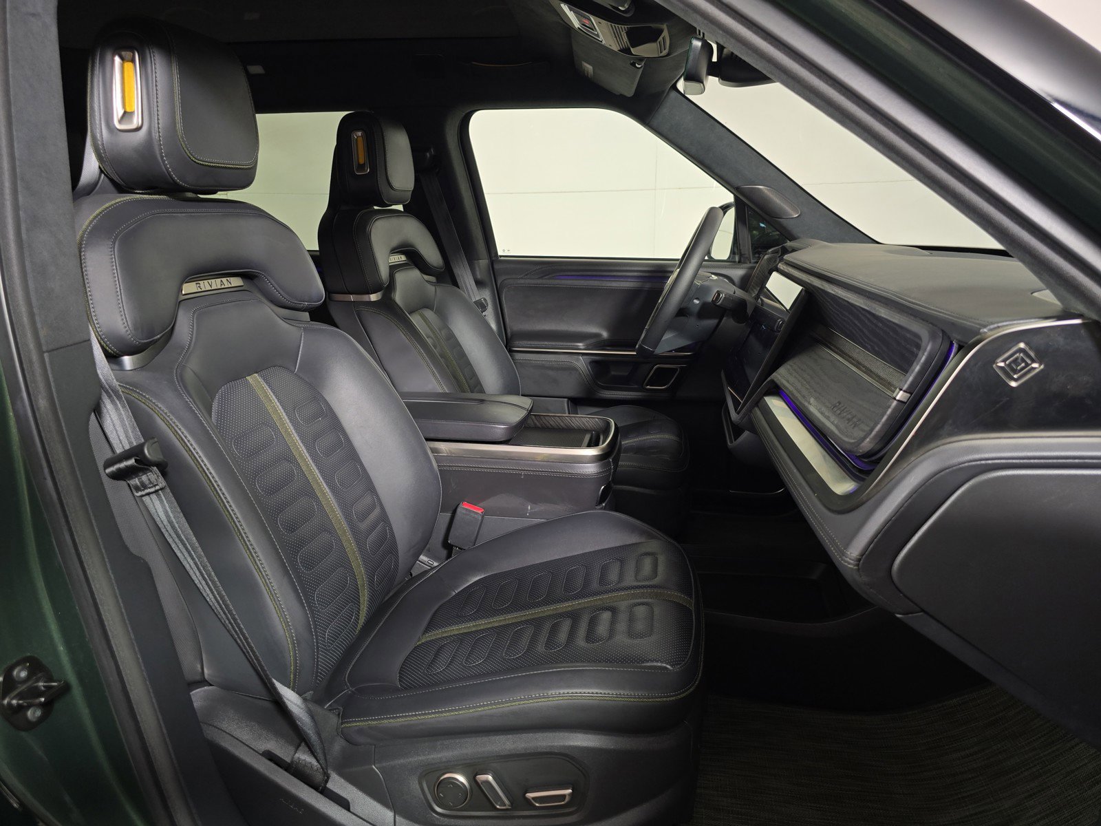 Used 2023 Rivian R1S Adventure image 23