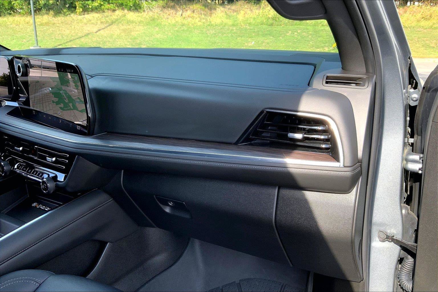 Used 2026 Chevrolet Suburban LT w/ Comfort Package AWD/4WD image 15