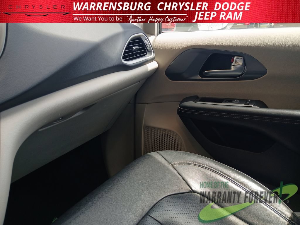 Used 2022 Chrysler Pacifica Touring-L FWD image 26