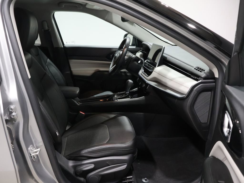 Used 2022 Jeep Compass Limited image 23