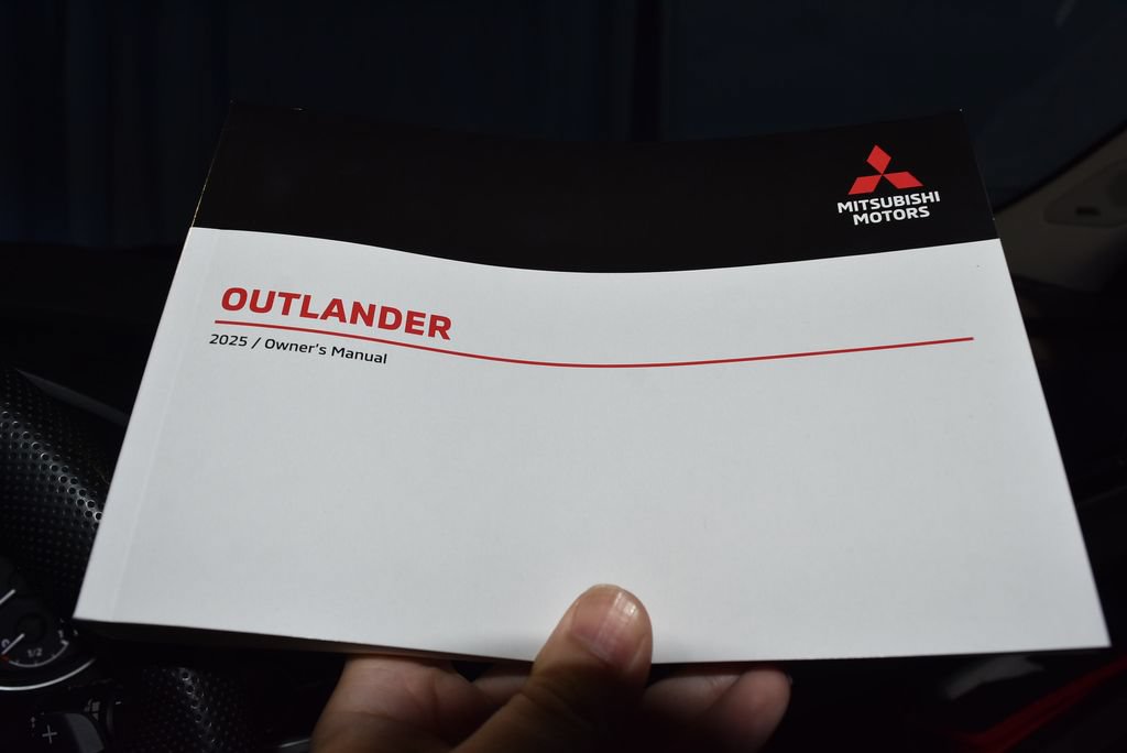 Used 2025 Mitsubishi Outlander SE AWD/4WD image 10