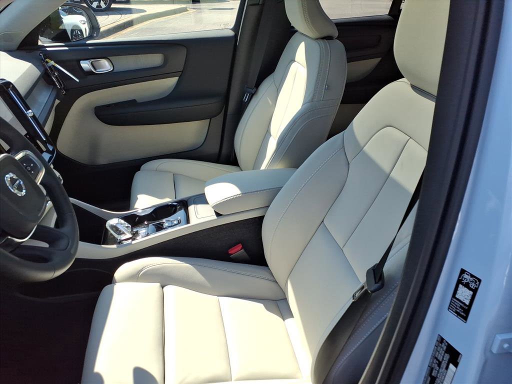 New 2026 Volvo XC40 B5 Plus w/ Protection Package Premier AWD/4WD image 14