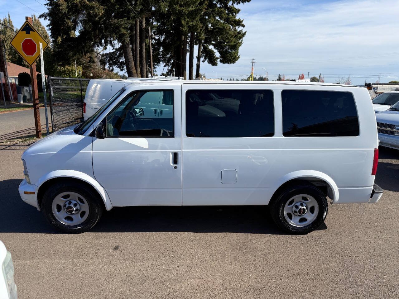 Used 2004 GMC Safari Passenger RWD image 3