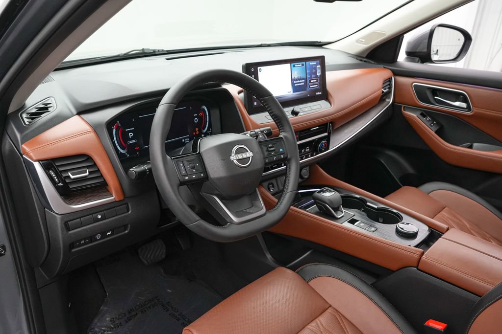 Used 2025 Nissan Rogue Platinum AWD/4WD image 13