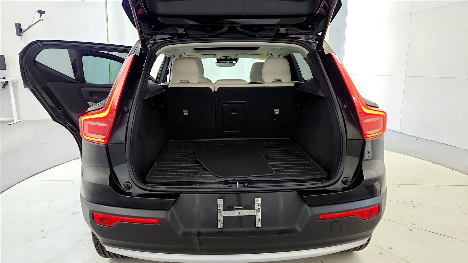 Used 2021 Volvo XC40 T5 Momentum w/ Premium Package image 20