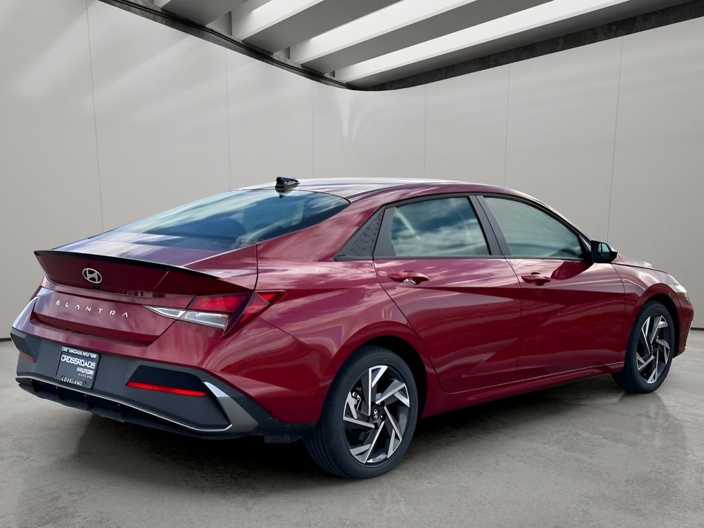 Used 2025 Hyundai Elantra Sport image 4