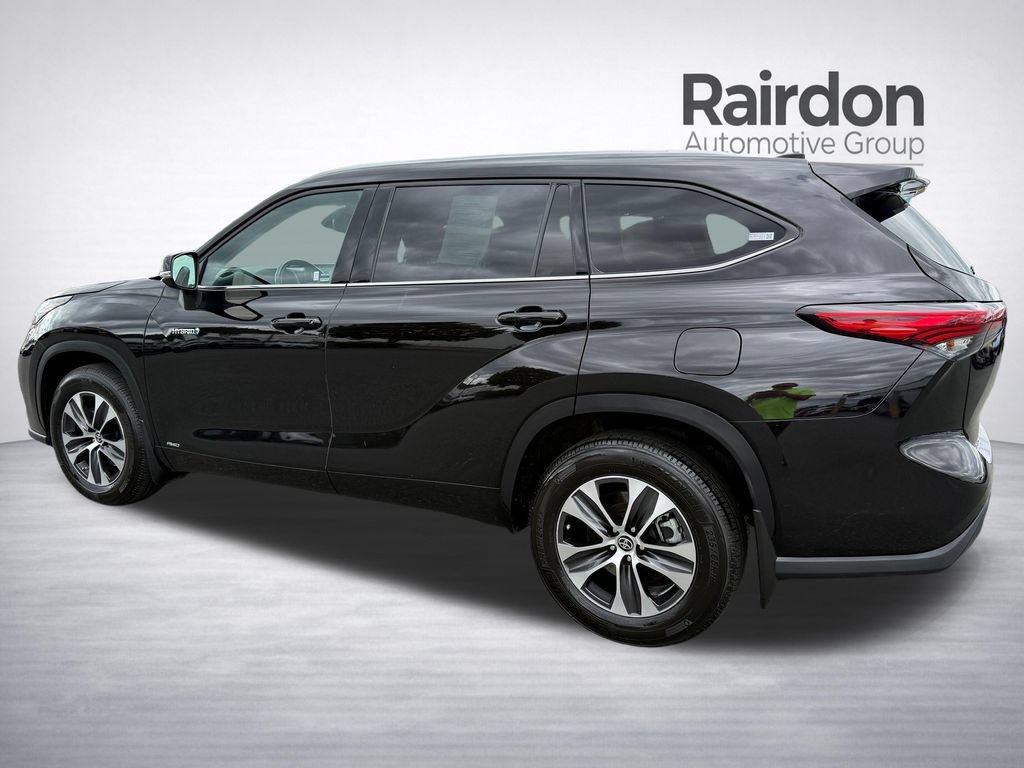 Used 2021 Toyota Highlander XLE AWD/4WD image 5