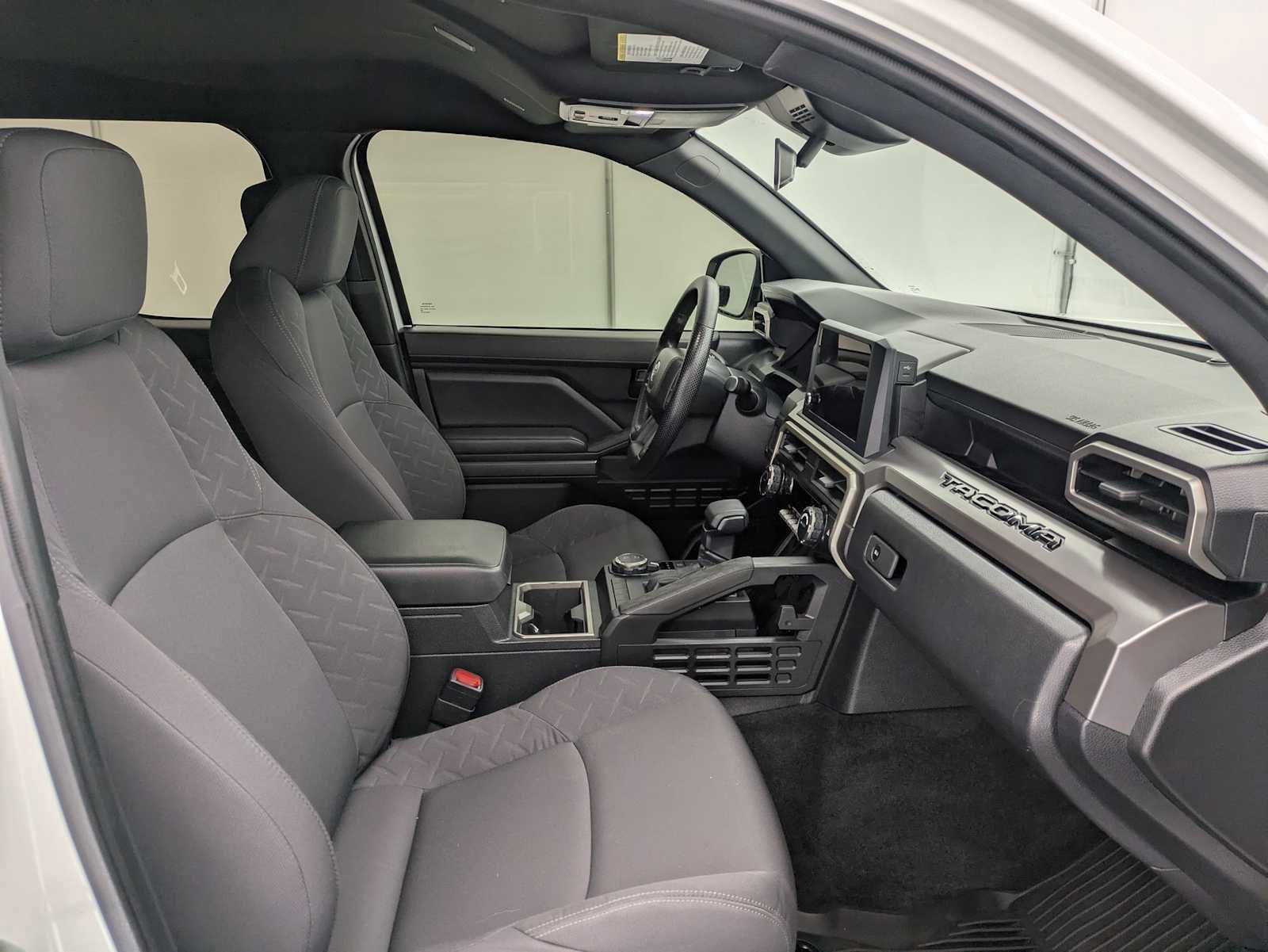 Used 2024 Toyota Tacoma SR5 AWD/4WD image 22