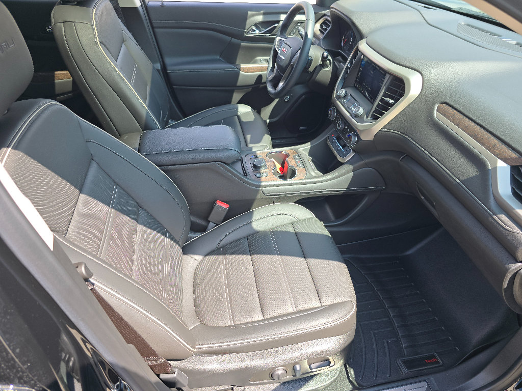 Used 2023 GMC Acadia Denali w/ Denali Technology Package FWD image 19