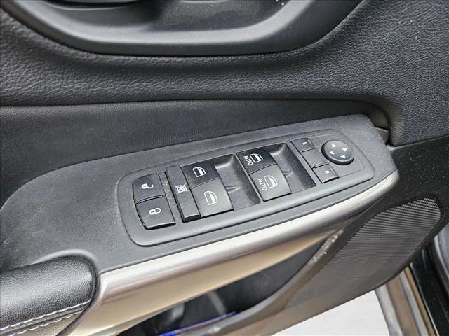 Used 2019 Jeep Cherokee Latitude Plus w/ Comfort/Convenience Group image 12