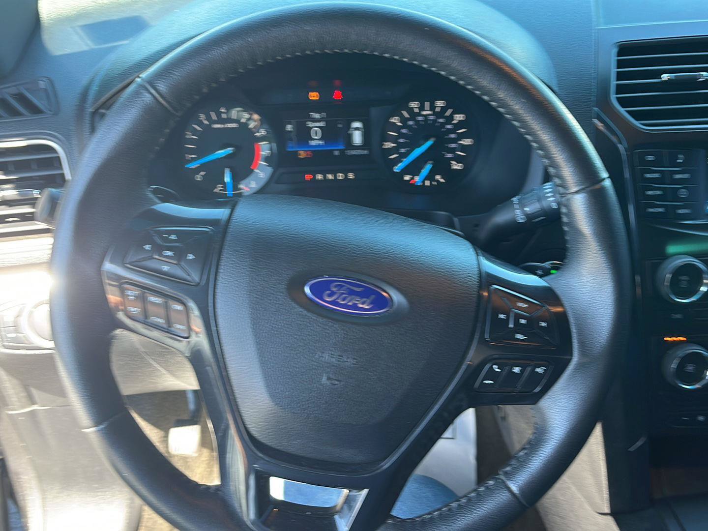 Used 2016 Ford Explorer XLT FWD image 10