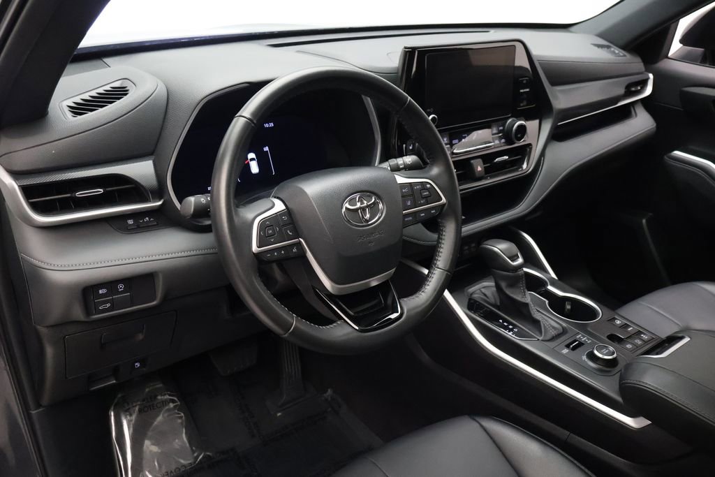 Used 2025 Toyota Highlander XSE image 15