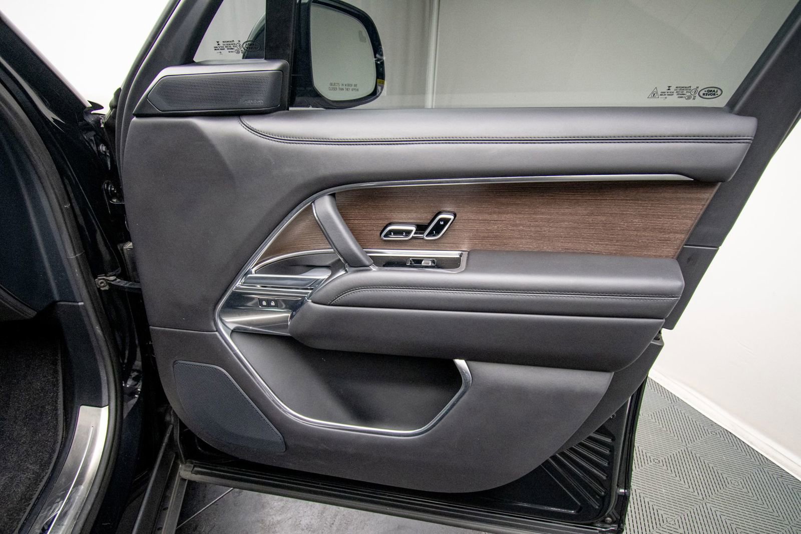 Used 2023 Land Rover Range Rover Autobiography image 29