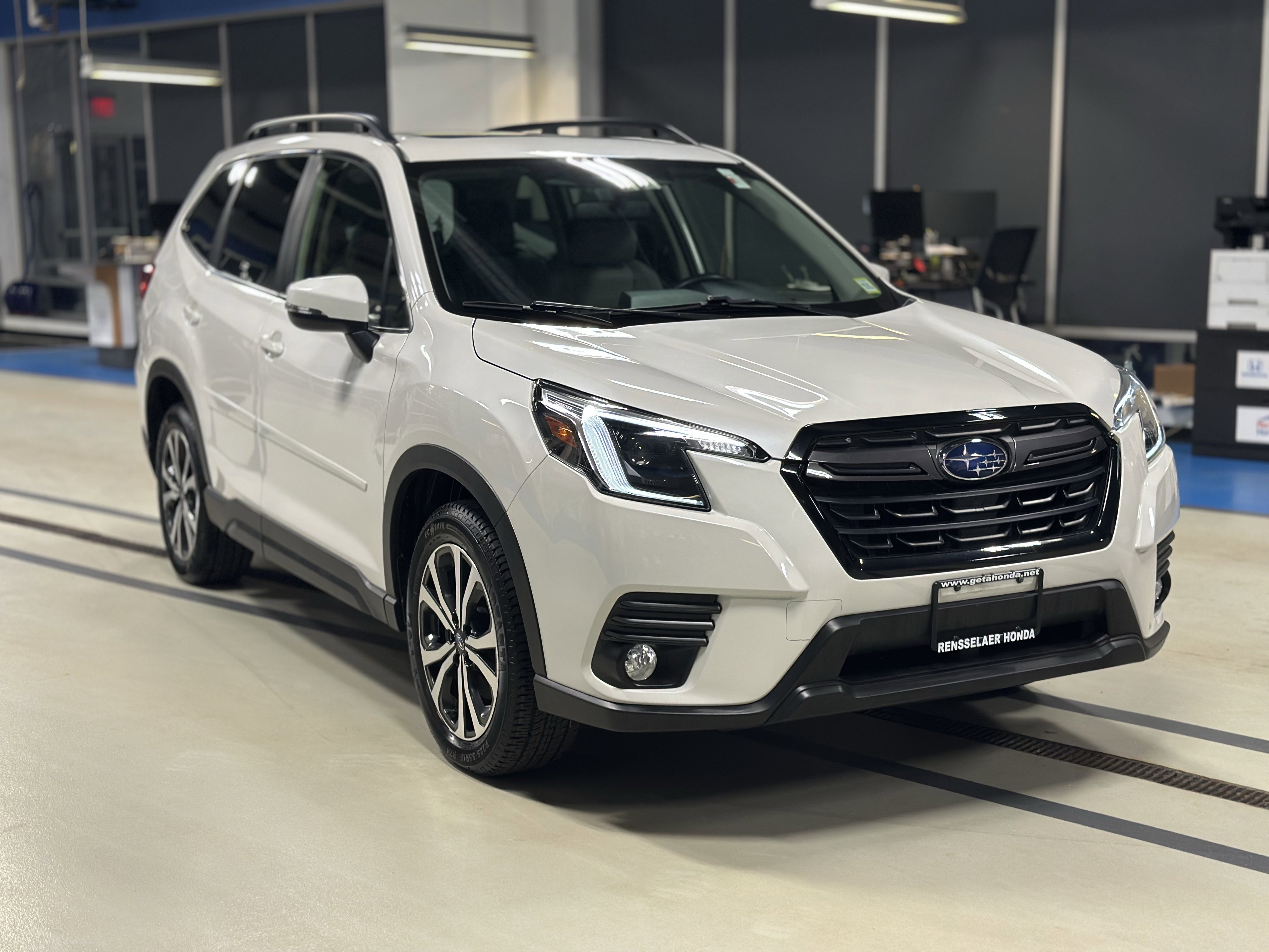 Used 2023 Subaru Forester Limited image 3