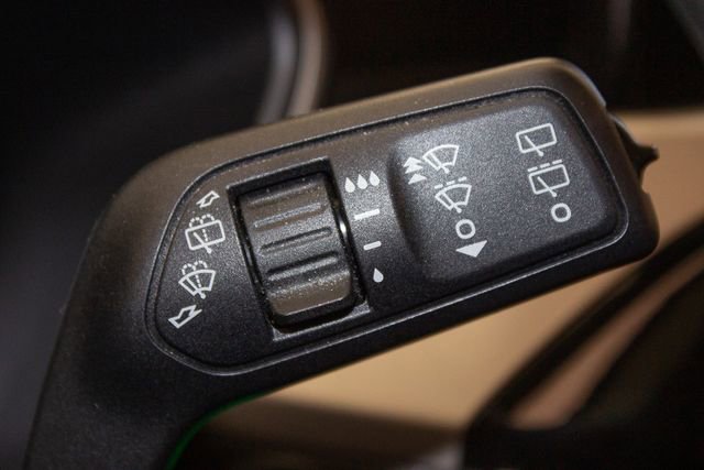 Used 2020 Ford Escape SE image 25