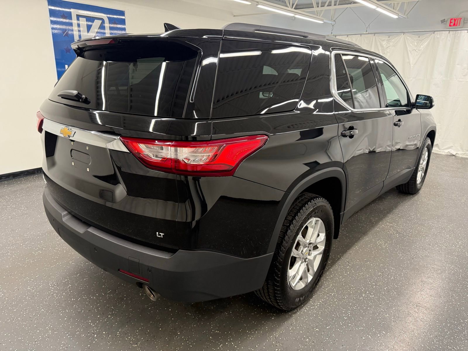 Used 2020 Chevrolet Traverse LT image 2