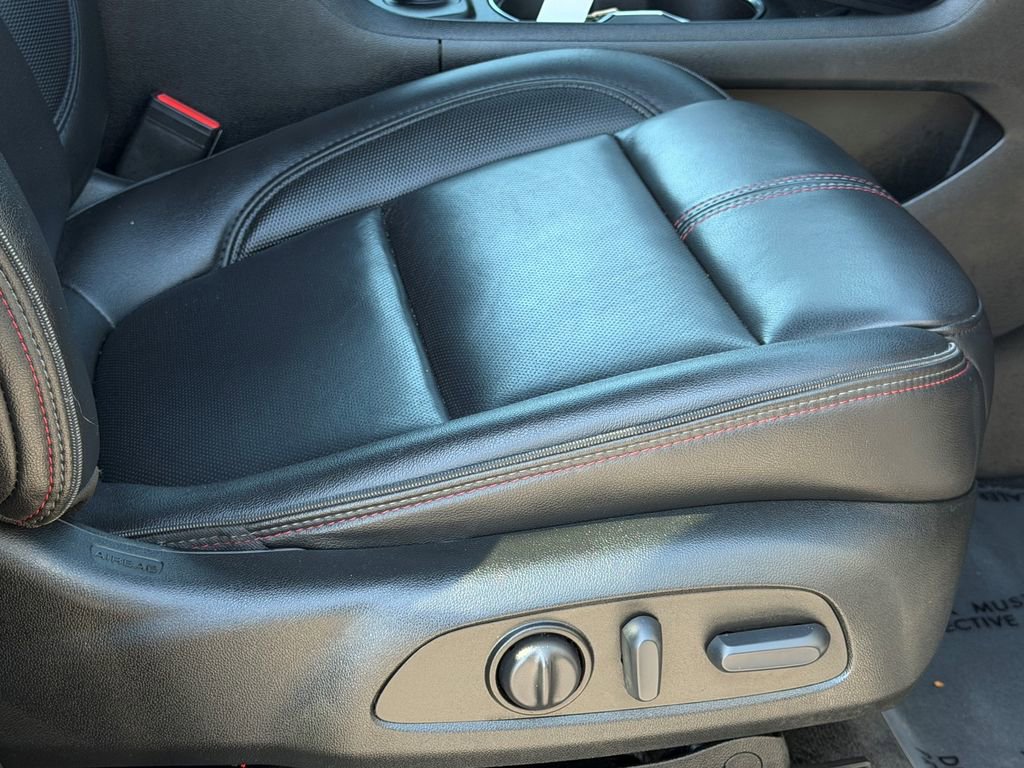 Used 2023 Chevrolet Traverse RS image 8