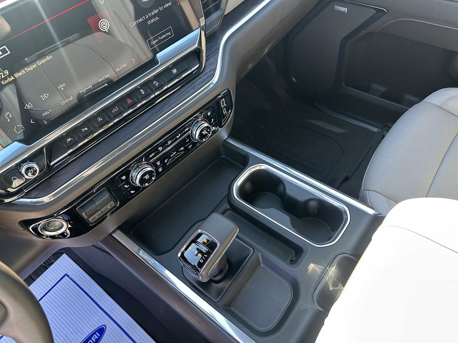 Used 2024 GMC Sierra 1500 SLT w/ SLT Premium Plus Package image 21