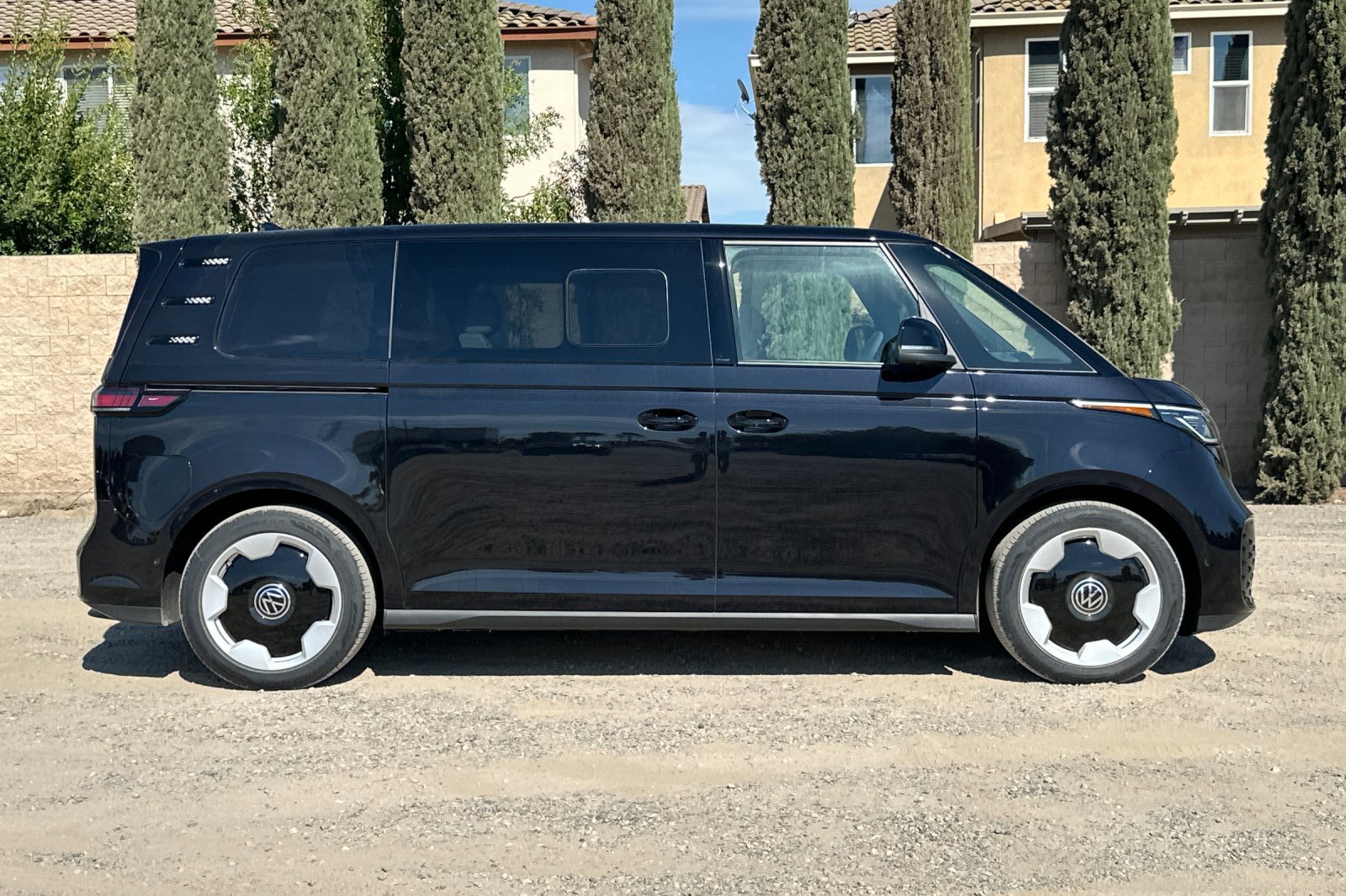 New 2025 Volkswagen ID. Buzz Pro S Plus image 3