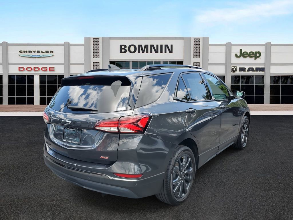 Used 2022 Chevrolet Equinox RS w/ RS Leather Package image 3