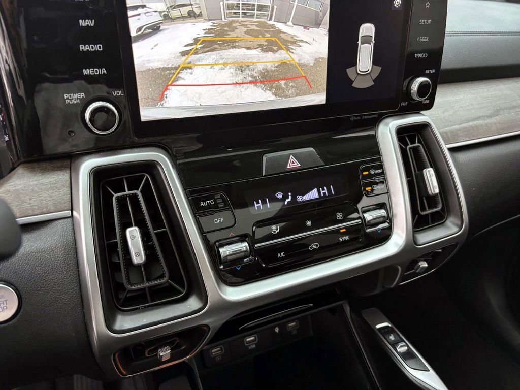 Used 2021 Kia Sorento EX w/ EX AWD X-Line Package image 21
