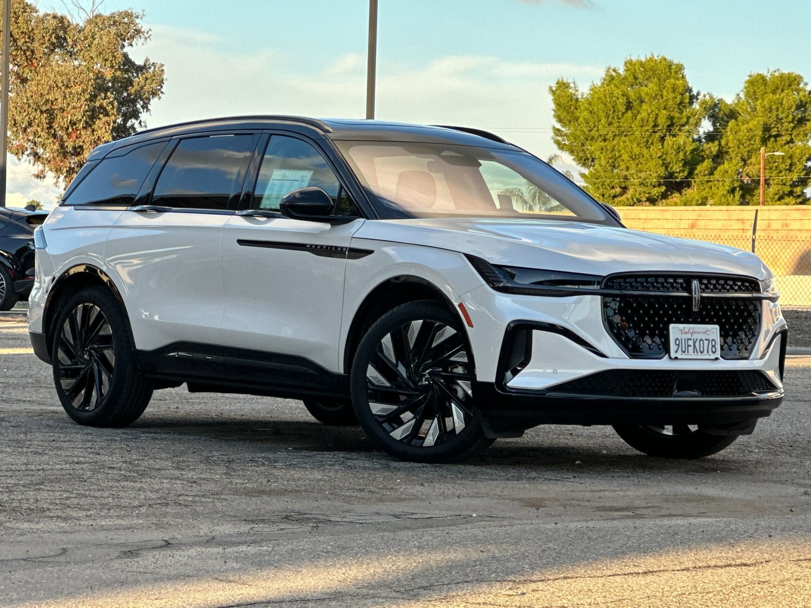 Certified 2025 Lincoln Nautilus Reserve w/ Jet Appearance Package image 2