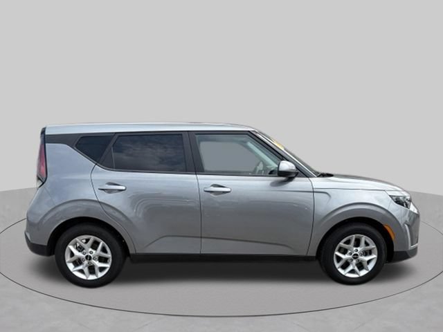 Used 2025 Kia Soul LX w/ LX Technology Package FWD image 7