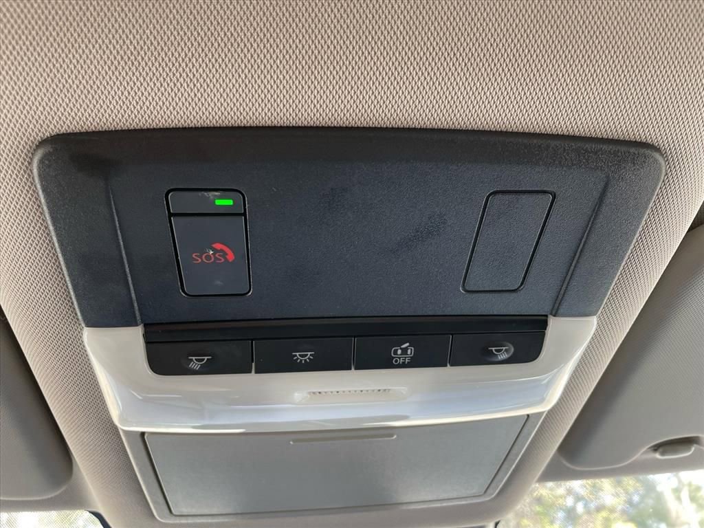 Used 2025 Nissan Rogue SV image 18