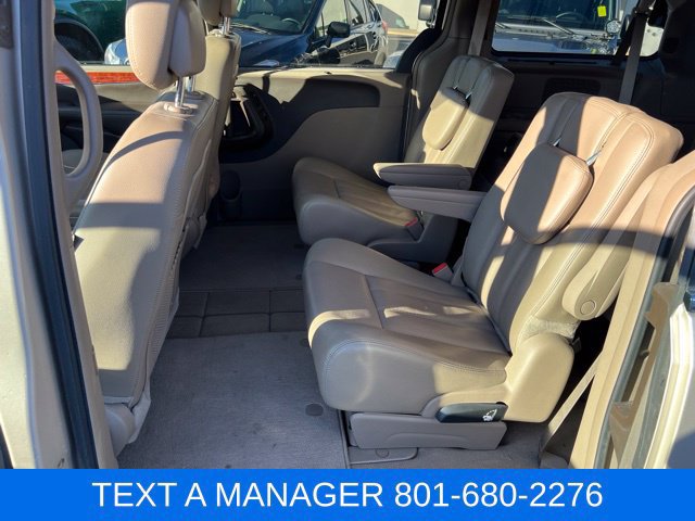 Used 2014 Chrysler Town & Country Touring-L w/ Driver Convenience Group FWD image 23