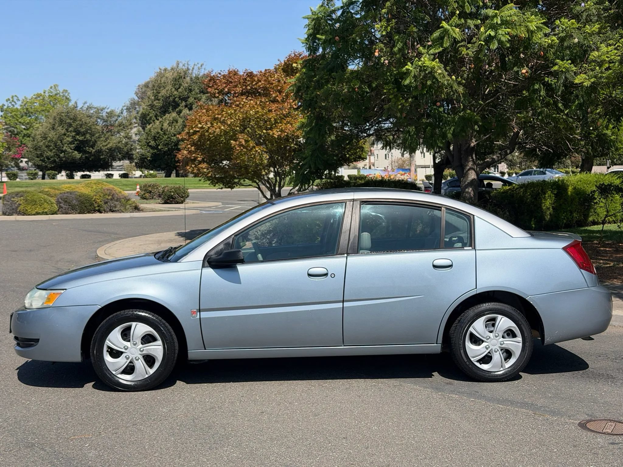 Used 2003 Saturn ION Level 2 FWD image 2